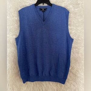 The English Sports Shop Bermuda NWT Men’s V-Neck Merino Wool Sweater Vest. XL